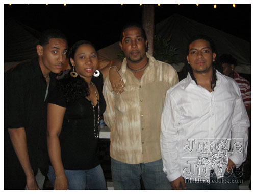 under_the_mistletoe_2007-028