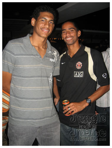 under_the_mistletoe_2007-034