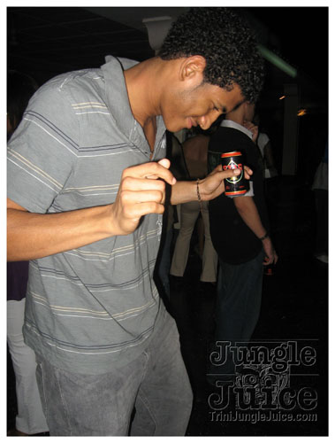 under_the_mistletoe_2007-043