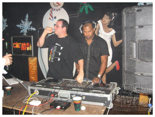 under_the_mistletoe_2007-048