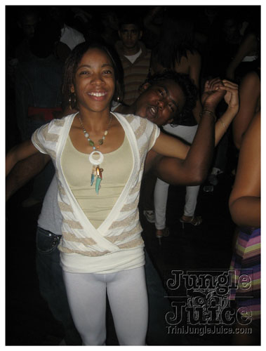 under_the_mistletoe_2007-067