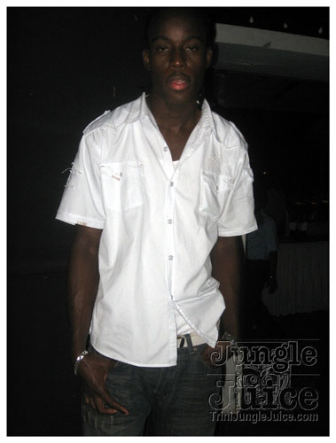 under_the_mistletoe_2007-073