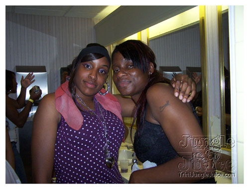 weakness_for_sweetness-086