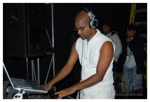 white_out_side_pt2-020