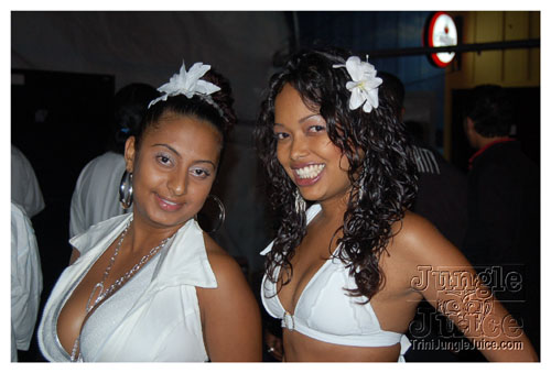 white_out_side_pt2-039