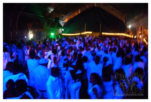 white_out_side_pt2-043