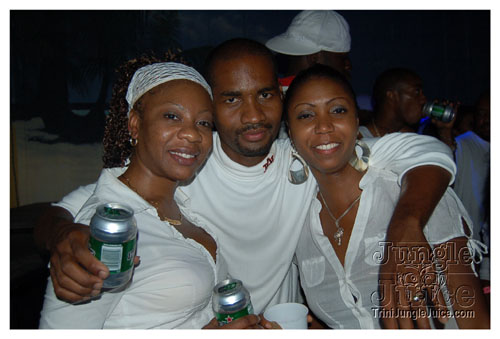 white_out_side_pt2-053