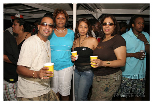 wuk_and_wine_boatride-070