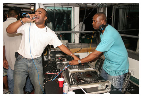 wuk_and_wine_boatride-143