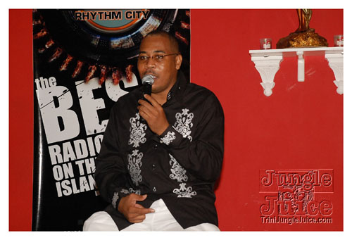 94.1FM_calendar_launch_dec09-001