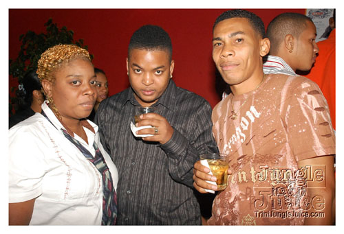 94.1FM_calendar_launch_dec09-022