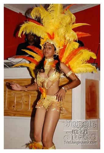 94.1FM_calendar_launch_dec09-034