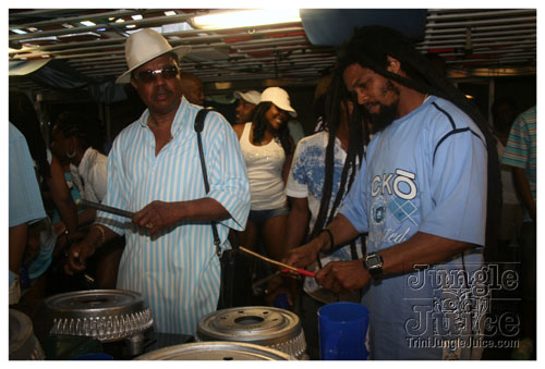 babyblue_boatride2k8-052