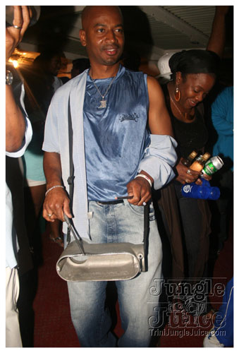 babyblue_boatride2k8-084