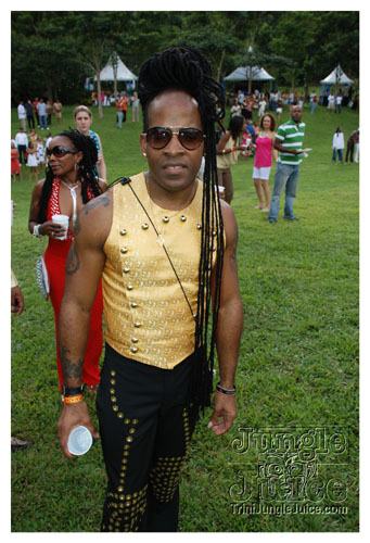 beach_house_carnival_2008_pt1-018