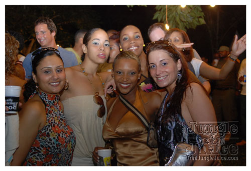 beach_house_carnival_2008_pt2-100