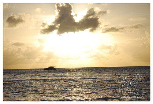 beach_house_sat_launch_nov01-001