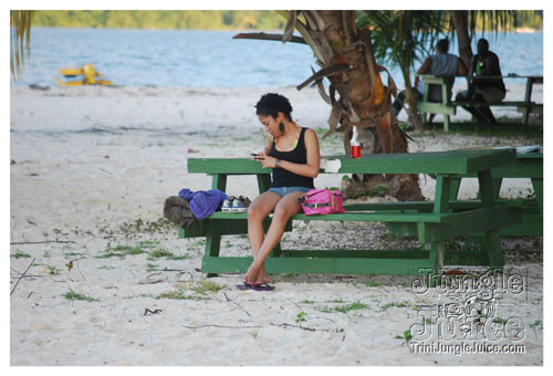 beach_house_sat_launch_nov01-004