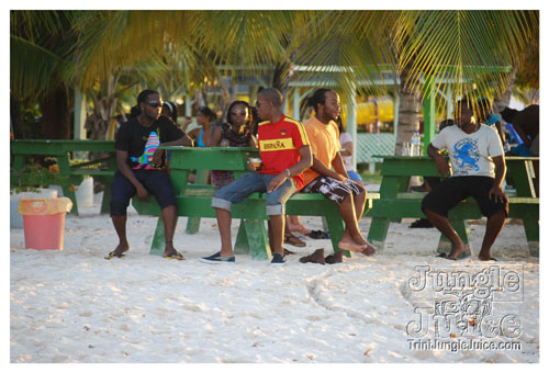 beach_house_sat_launch_nov01-008