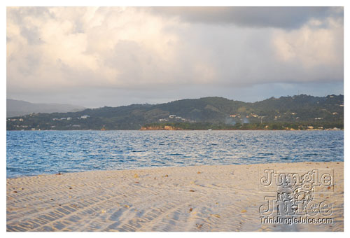 beach_house_sat_launch_nov01-009