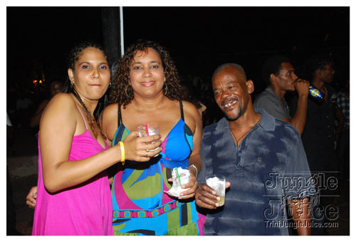 beach_house_sat_launch_nov01-039