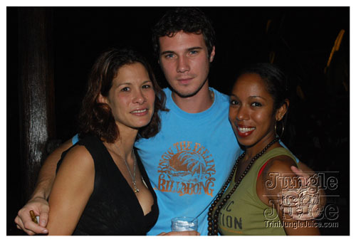 beach_house_sat_launch_nov01-042