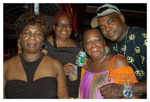 big_people_boatride_08-004