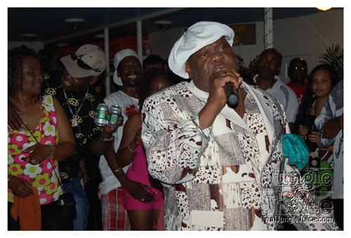 big_people_boatride_08-039