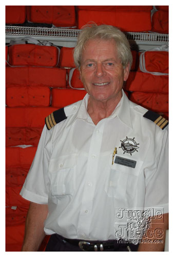 big_people_boatride_08-077