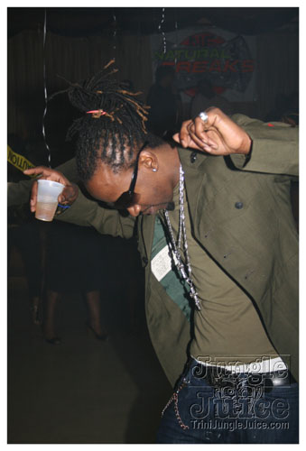 black_and_gold_mar29-085