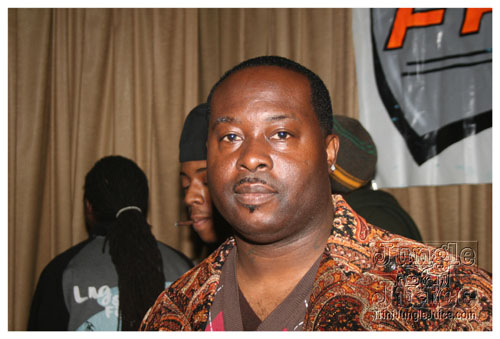 black_and_gold_mar29-130