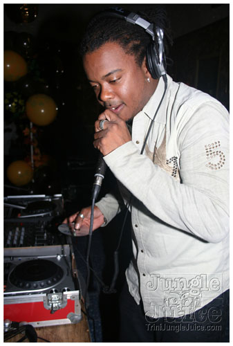 contagious3_nov26-040