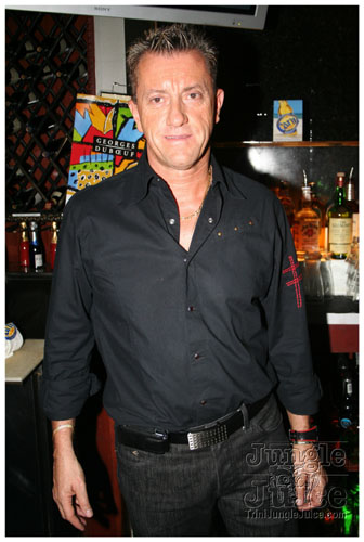 friends_bachannal_08-18