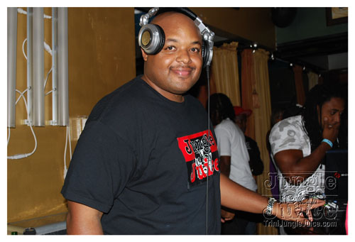 friends_miami_carnival_oct08-046