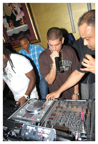 friends_miami_carnival_oct08-061