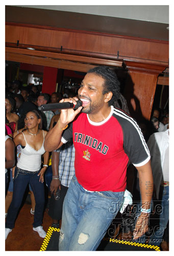 friends_miami_carnival_oct08-064