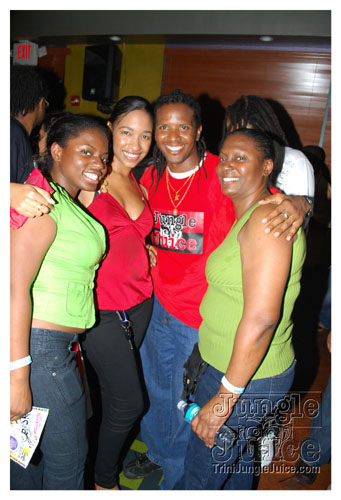 friends_miami_carnival_oct08-065