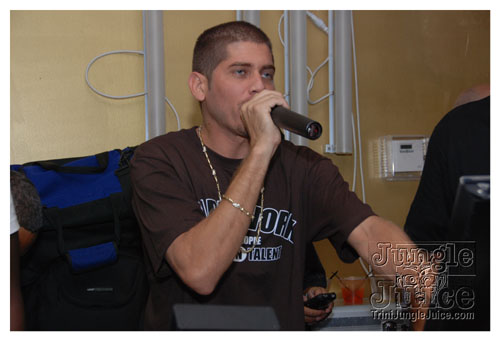 friends_miami_carnival_oct08-101