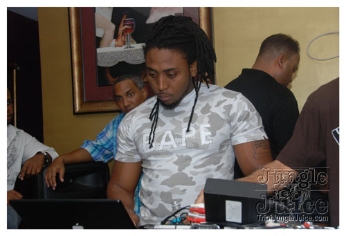 friends_miami_carnival_oct08-104