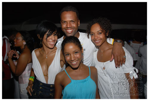 glow_barbados_2008-039