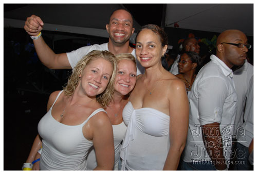 glow_barbados_2008-049