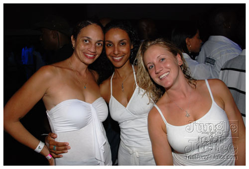 glow_barbados_2008-053