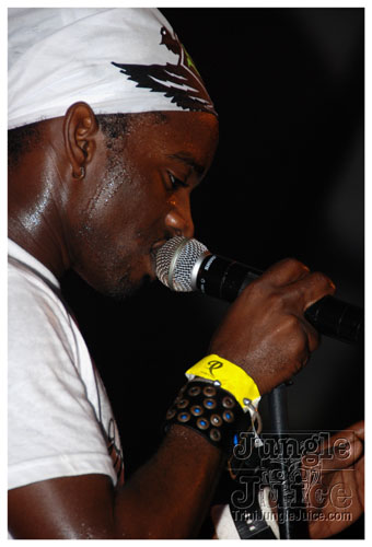 glow_barbados_2008-083