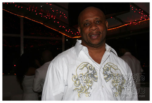 glow_touch_yellow_may24-008