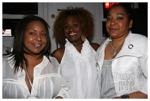 glow_touch_yellow_may24-022