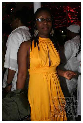 glow_touch_yellow_may24-024