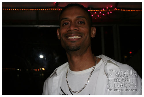 glow_touch_yellow_may24-025