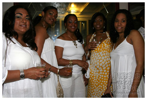 glow_touch_yellow_may24-039