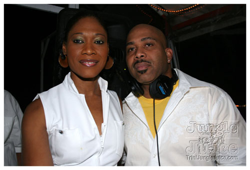 glow_touch_yellow_may24-048