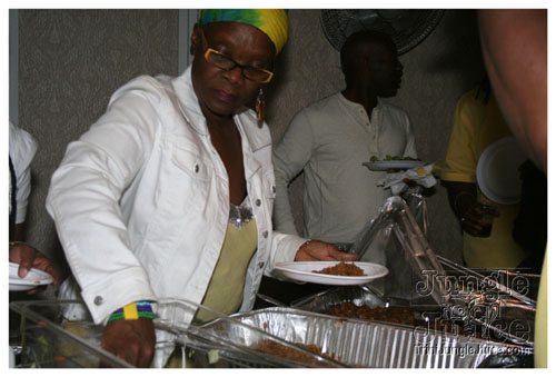 glow_touch_yellow_may24-060